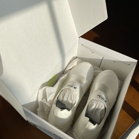 APL Women’s Techloom Sneakers - Picture 6 of 6